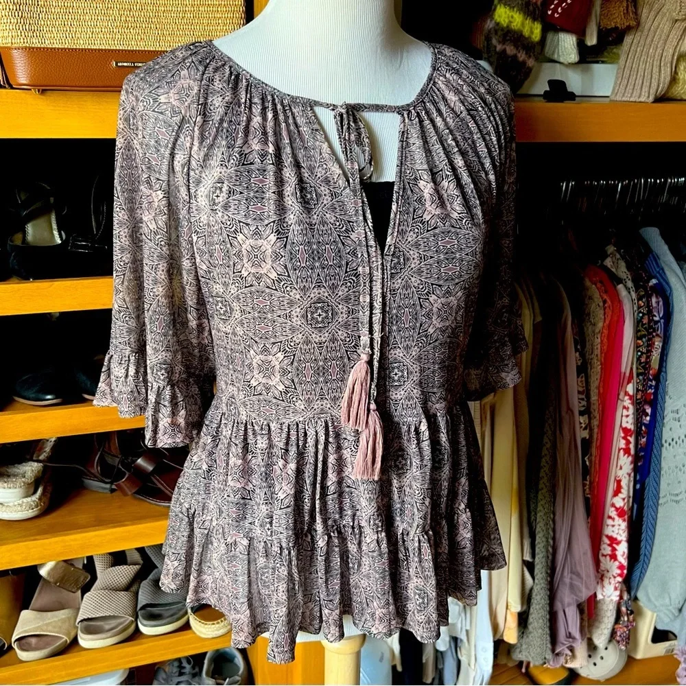 π5/$20π DAYTRIP Babydoll Ruffled Mesh Pink and Black Patterned top Medium - Picture 1 of 9